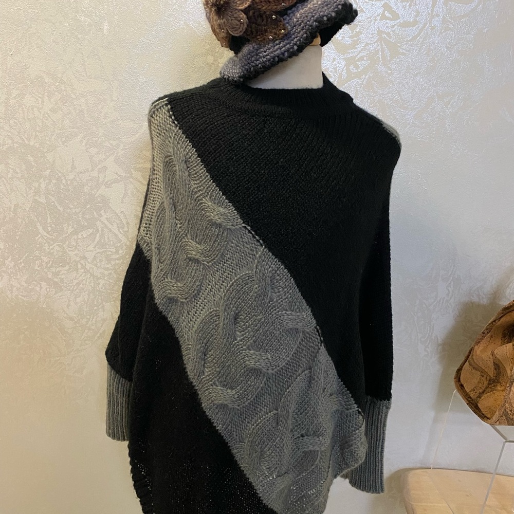 Poncho - Picture 2 of 3